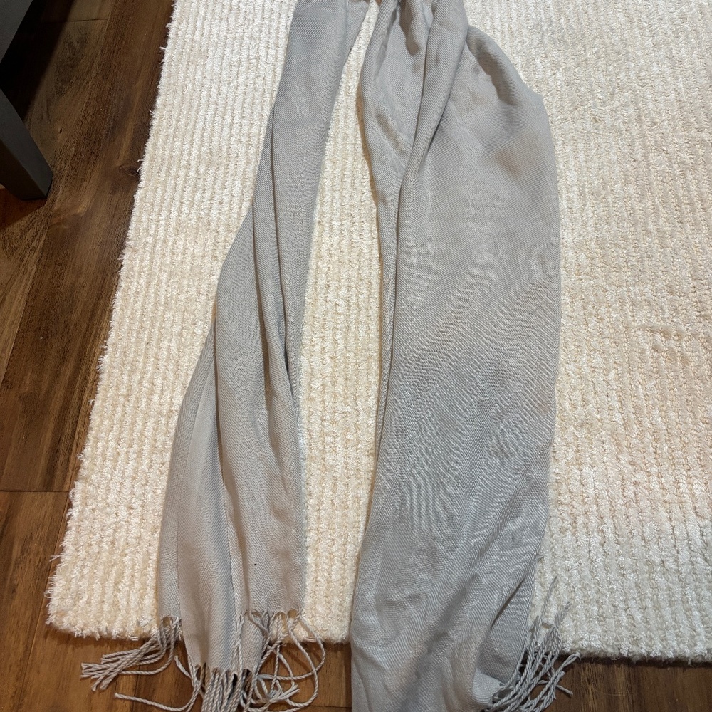 Pashmina grey scarf